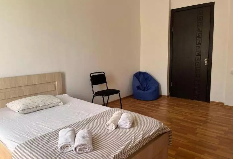 پانسیون Guest House Oasis   Tvishi