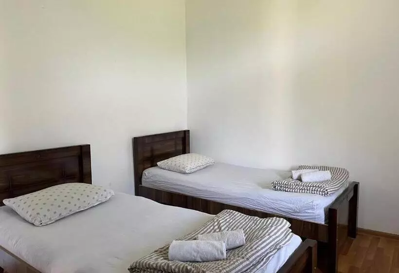 پانسیون Guest House Oasis   Tvishi
