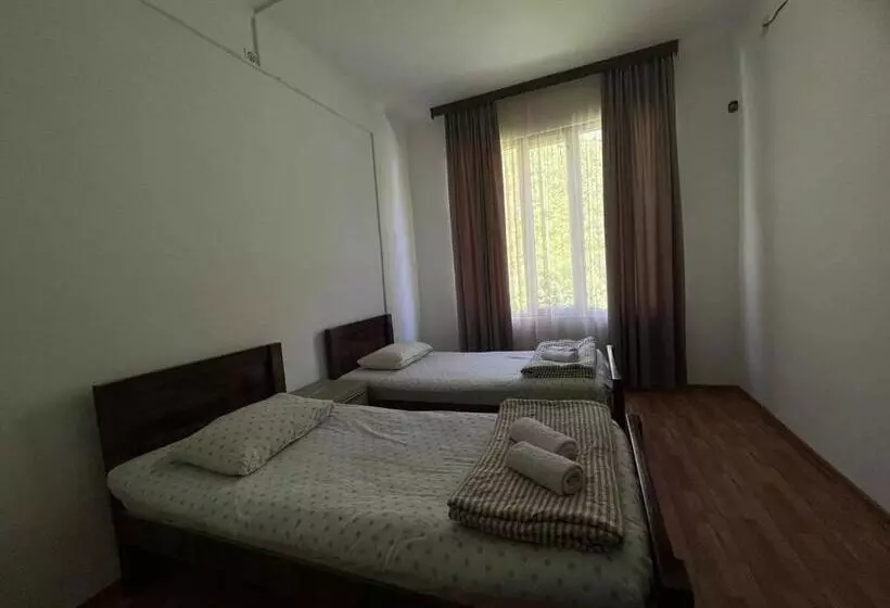 پانسیون Guest House Oasis   Tvishi