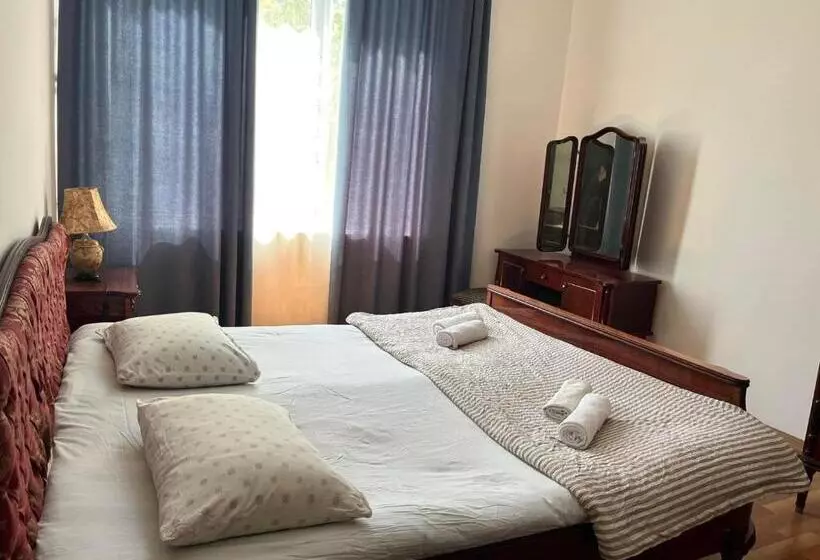 پانسیون Guest House Oasis   Tvishi