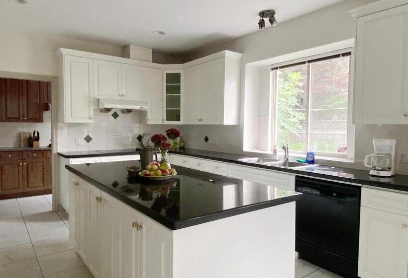 Bed and Breakfast Richmond Seafair Garden