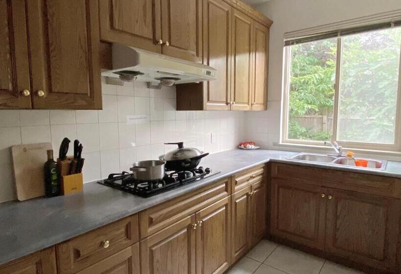 Bed and Breakfast Richmond Seafair Garden