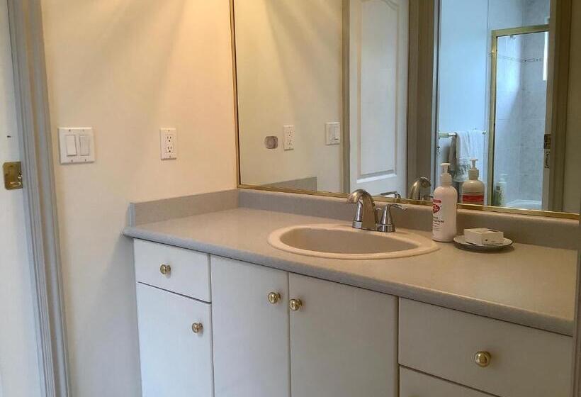 Bed and Breakfast Richmond Seafair Garden