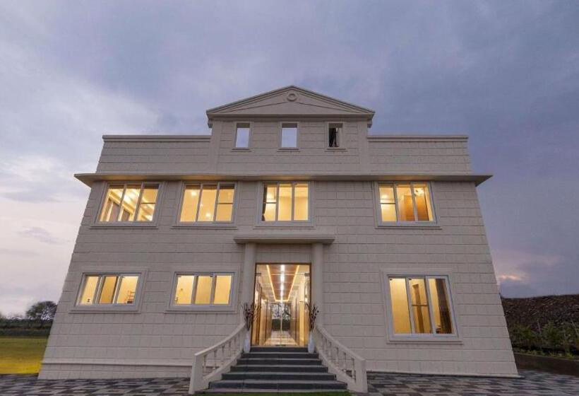 Отель Nanded Boutique Retreat