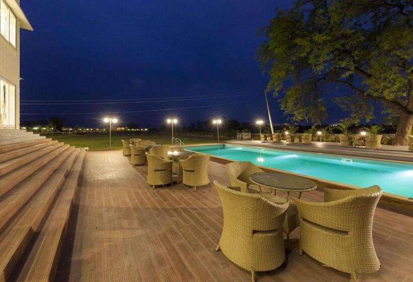 Отель Nanded Boutique Retreat