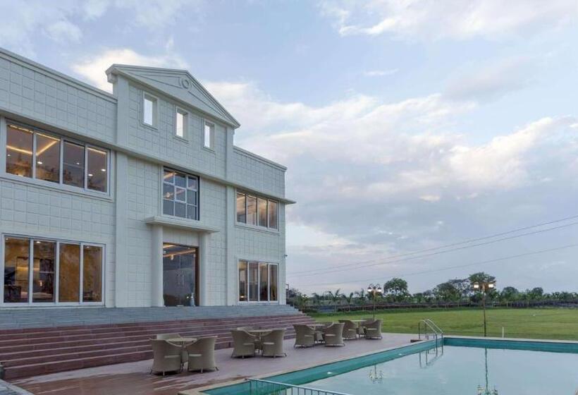 Отель Nanded Boutique Retreat