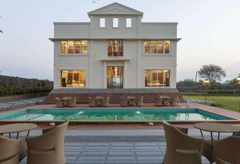 Отель Nanded Boutique Retreat