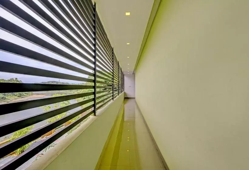 ホテル Oyo Flagship Naval Tower