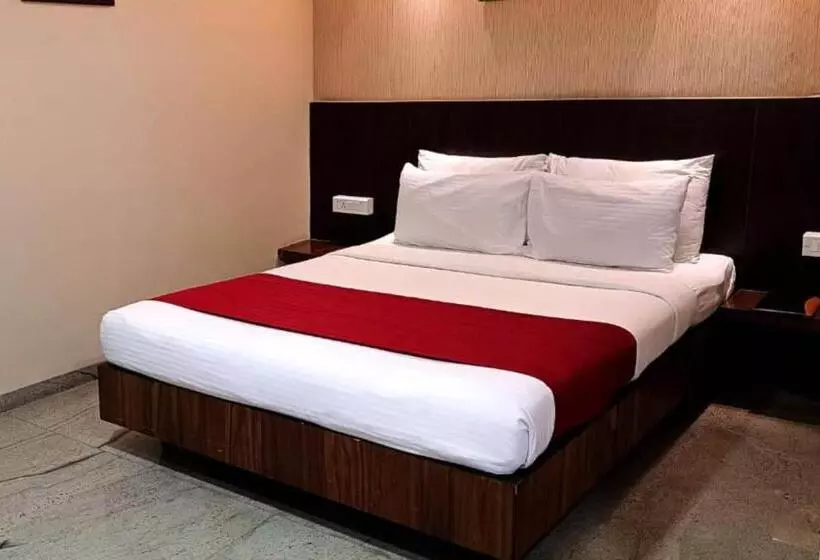 ホテル Shree Mahalaxmi Inn Couple Friendly