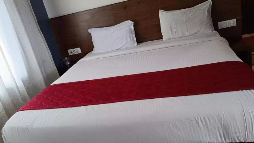 ホテル Shree Mahalaxmi Inn Couple Friendly