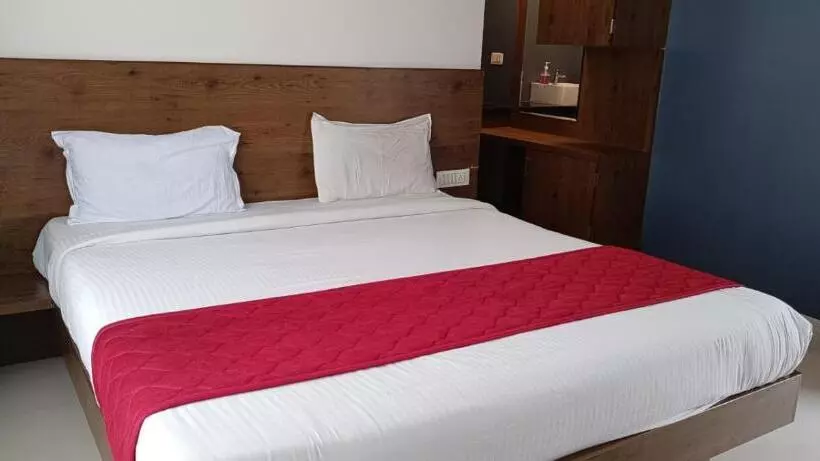 ホテル Shree Mahalaxmi Inn Couple Friendly
