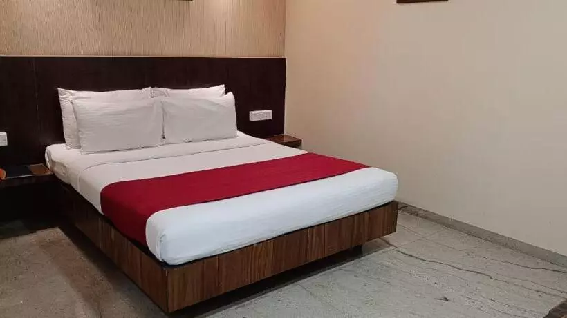 ホテル Shree Mahalaxmi Inn Couple Friendly