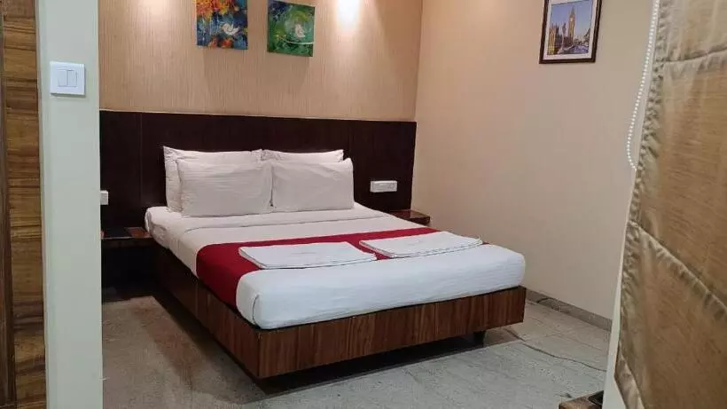ホテル Shree Mahalaxmi Inn Couple Friendly