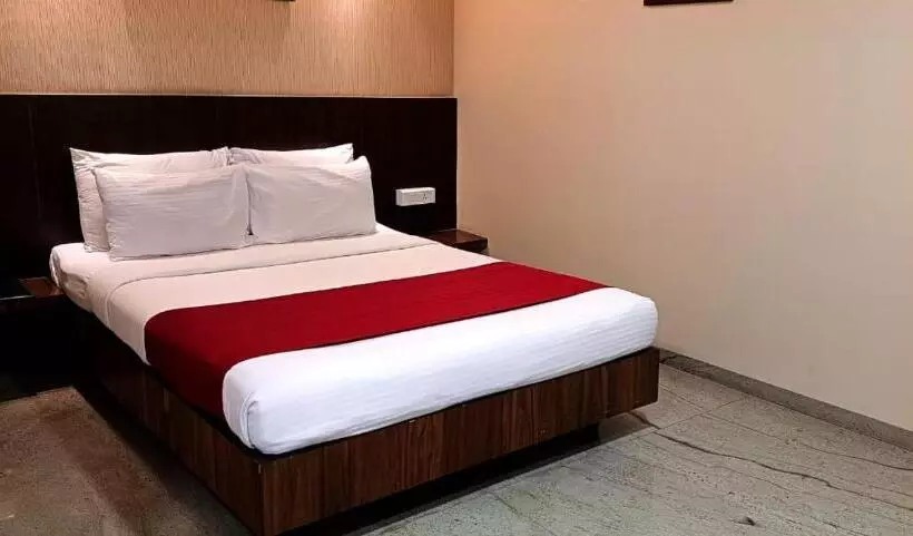 ホテル Shree Mahalaxmi Inn Couple Friendly