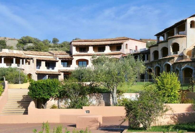 Residence With Private Beach In Marinella