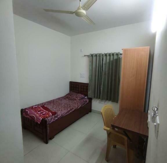 هتل کپسول Pmr Queens Living