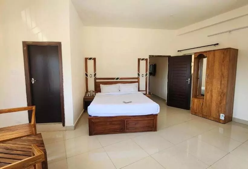 ホテル Sviksha Inn
