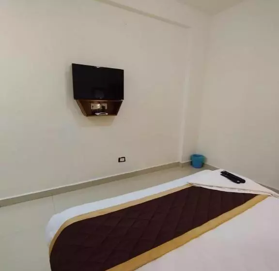 ホテル Sviksha Inn