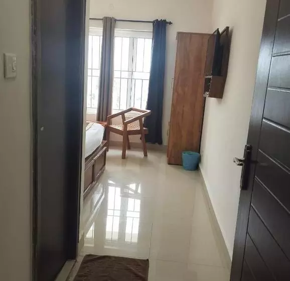 ホテル Sviksha Inn