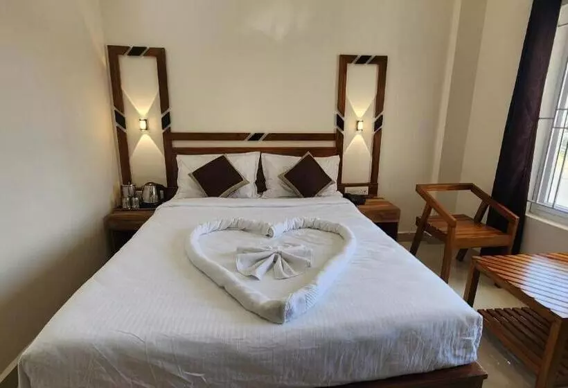 ホテル Sviksha Inn