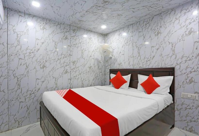 Oyo Flagship Hotel Happy Hours