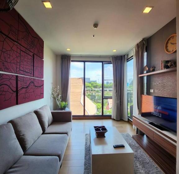 The Astra Condo Large Room 50 Sqm ,sauna And Rooftop Pool
