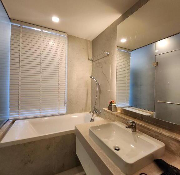 The Astra Condo Large Room 50 Sqm ,sauna And Rooftop Pool