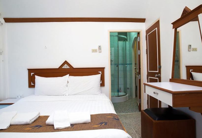 Fotos del hotel Castle Howchow Beach Resort:  7