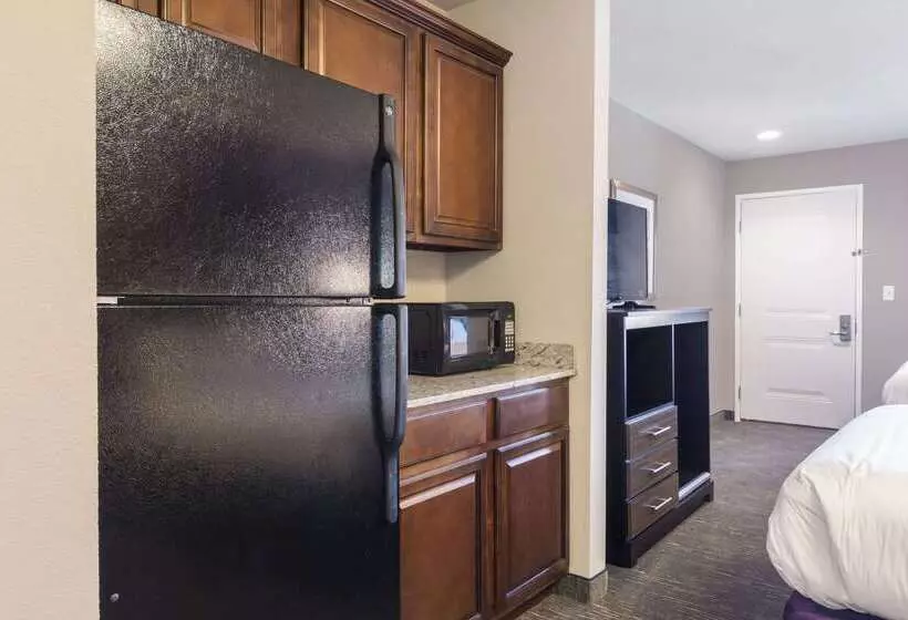 ホテル Econo Lodge Inn & Suites North Little Rock Near Riverfront
