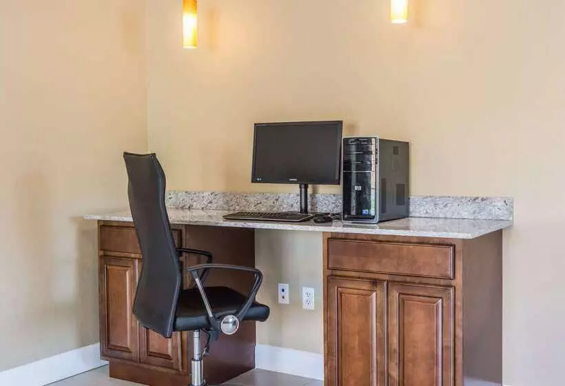 ホテル Econo Lodge Inn & Suites North Little Rock Near Riverfront