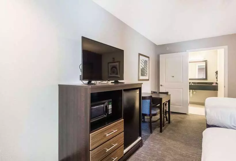 ホテル Econo Lodge Inn & Suites North Little Rock Near Riverfront