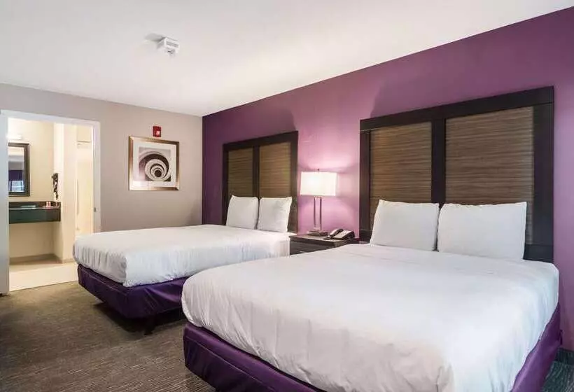 ホテル Econo Lodge Inn & Suites North Little Rock Near Riverfront