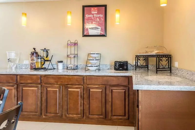ホテル Econo Lodge Inn & Suites North Little Rock Near Riverfront