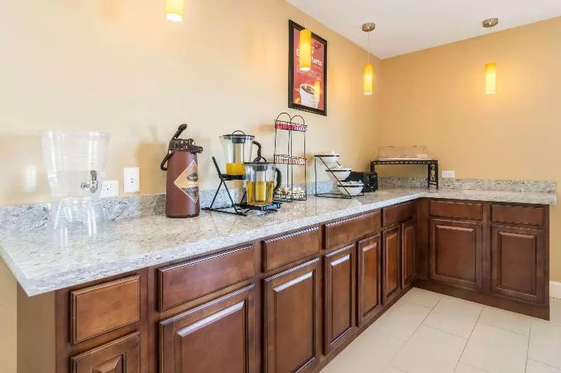 ホテル Econo Lodge Inn & Suites North Little Rock Near Riverfront