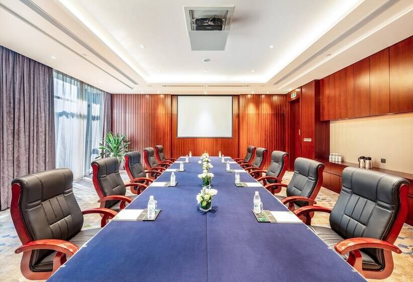 Hotel Holiday Inn Neijiang Riverside, An Ihg