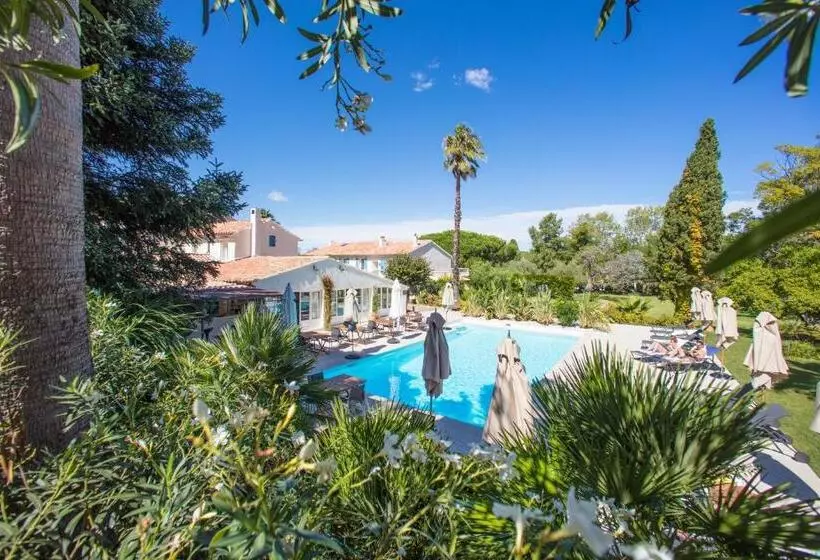 ホテル La Bastide Des Salins