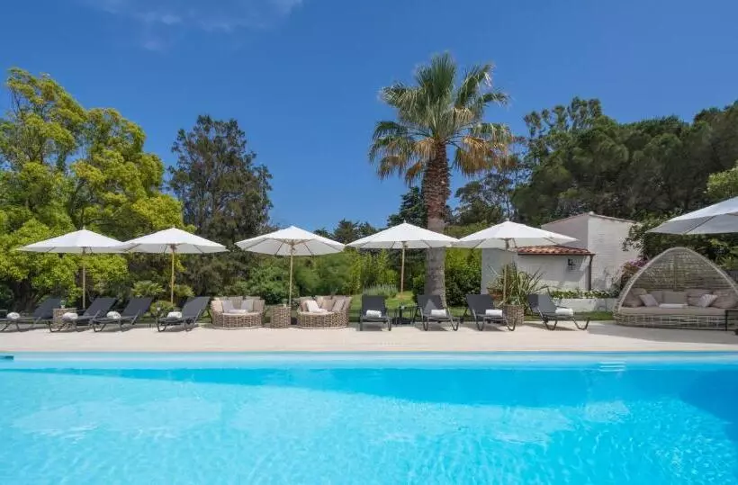 ホテル La Bastide Des Salins