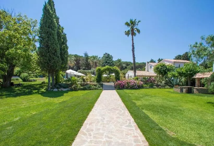 ホテル La Bastide Des Salins