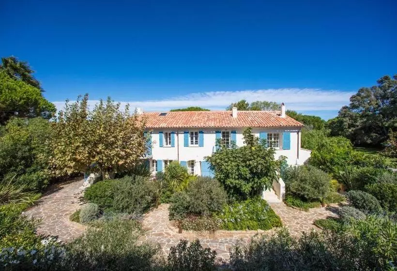 ホテル La Bastide Des Salins