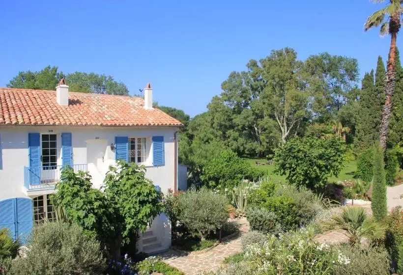 ホテル La Bastide Des Salins