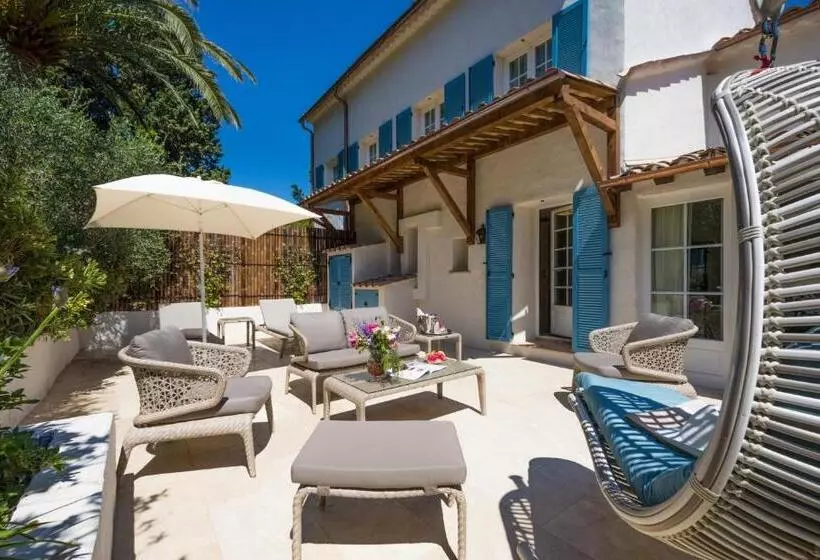 ホテル La Bastide Des Salins