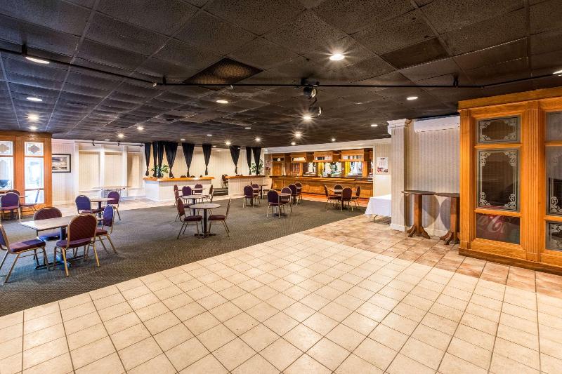 ホテル Rodeway Inn & Suites