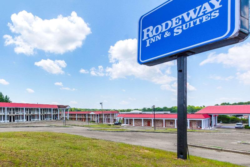 ホテル Rodeway Inn & Suites