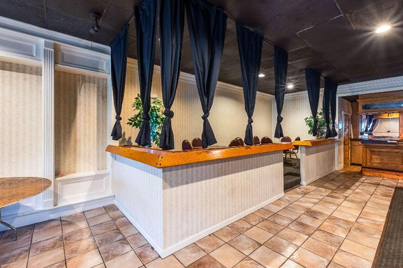 ホテル Rodeway Inn & Suites