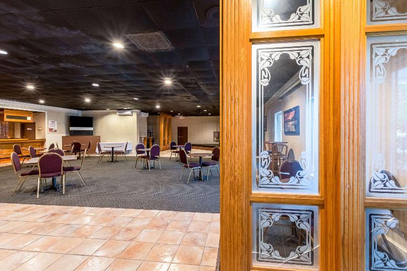 ホテル Rodeway Inn & Suites