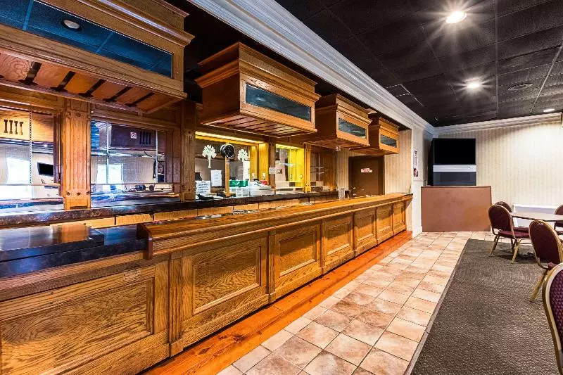 ホテル Rodeway Inn & Suites