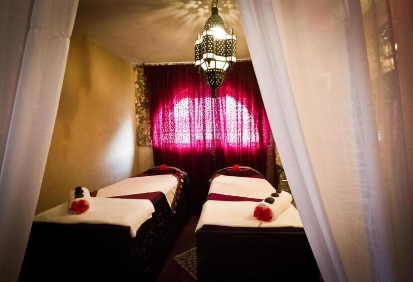 בית מלון כפרי Samaki Lodge