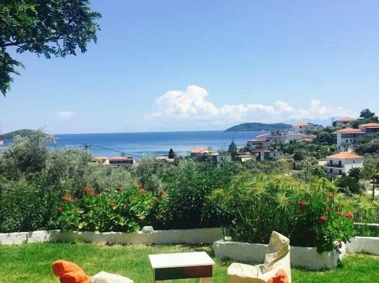 בית מלון כפרי Villa Meroulas