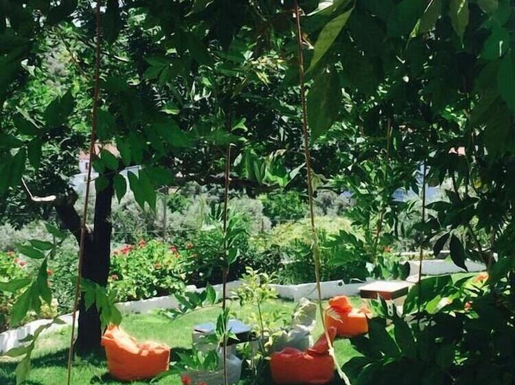 בית מלון כפרי Villa Meroulas