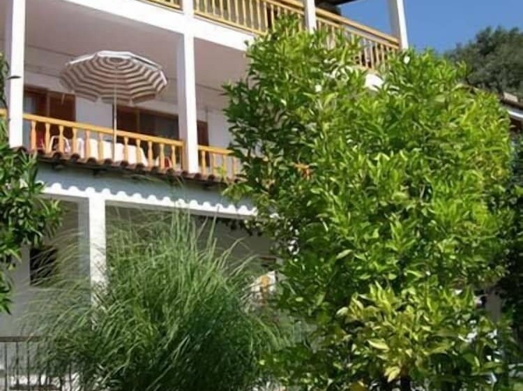 בית מלון כפרי Villa Meroulas